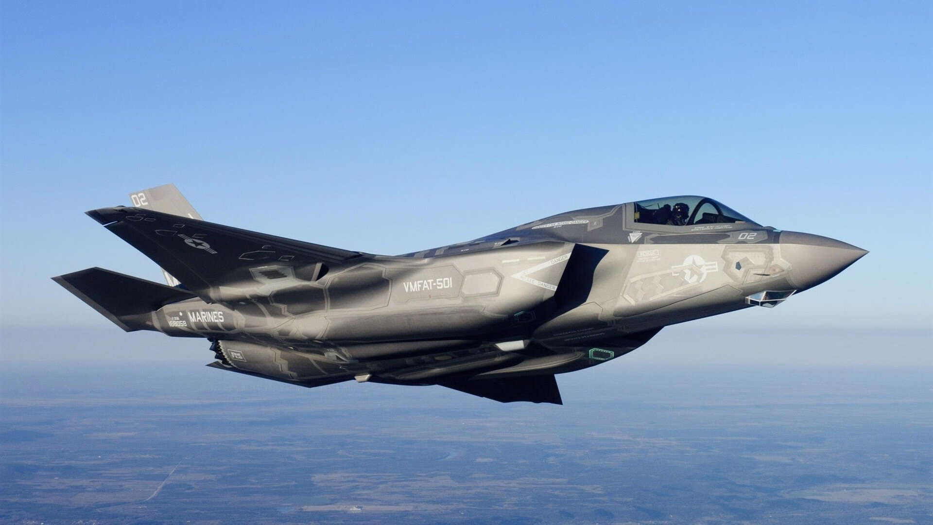 关键抢断和封盖：刘强盖帽封堵对手突破，助力取胜！