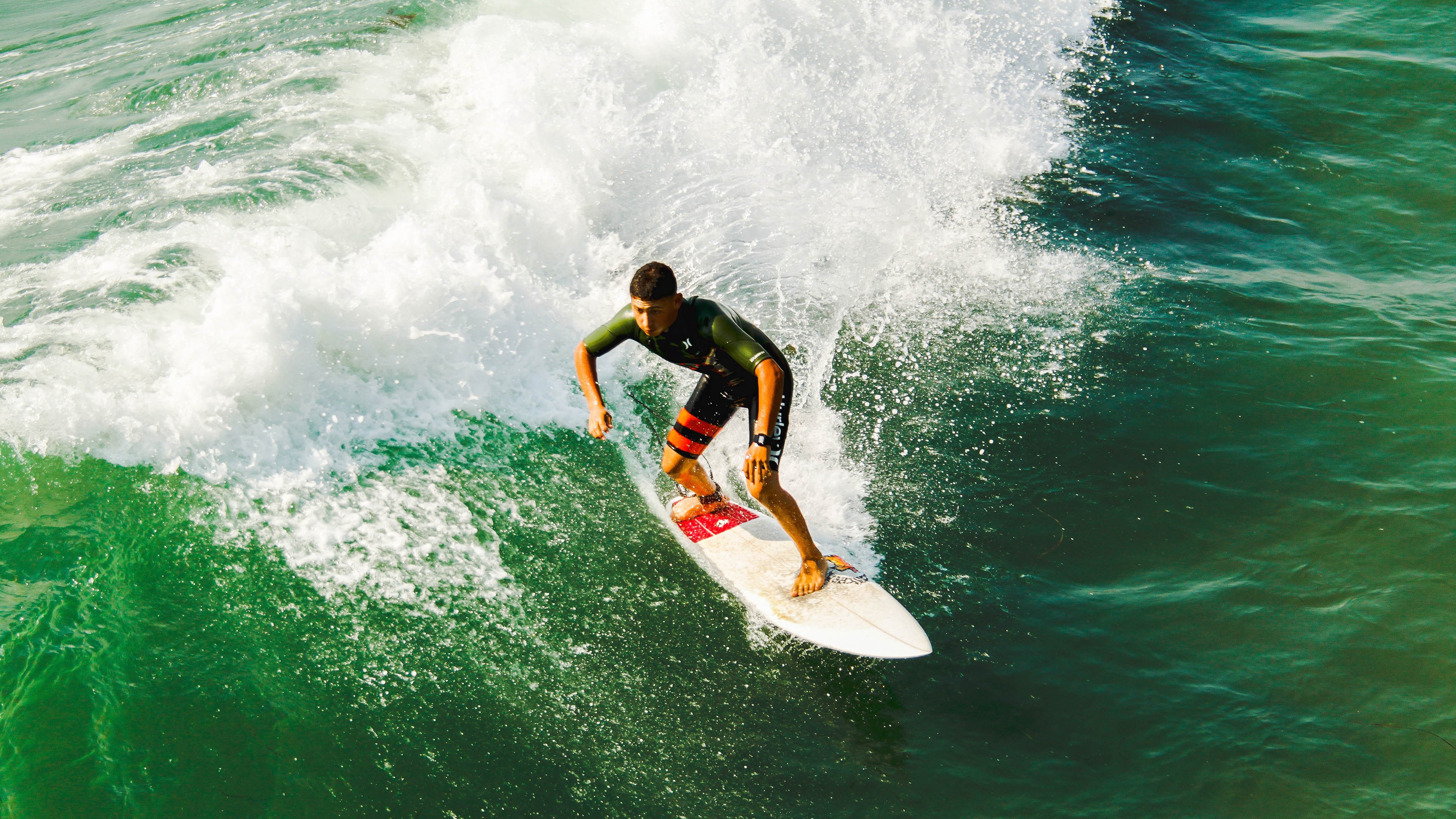 “德甲领头羊战火重燃，压力与日俱增”，德甲阵营